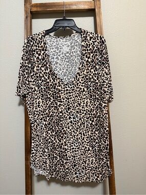 Leopard Print V-Neck Short Sleeve Tee - Beige/Black